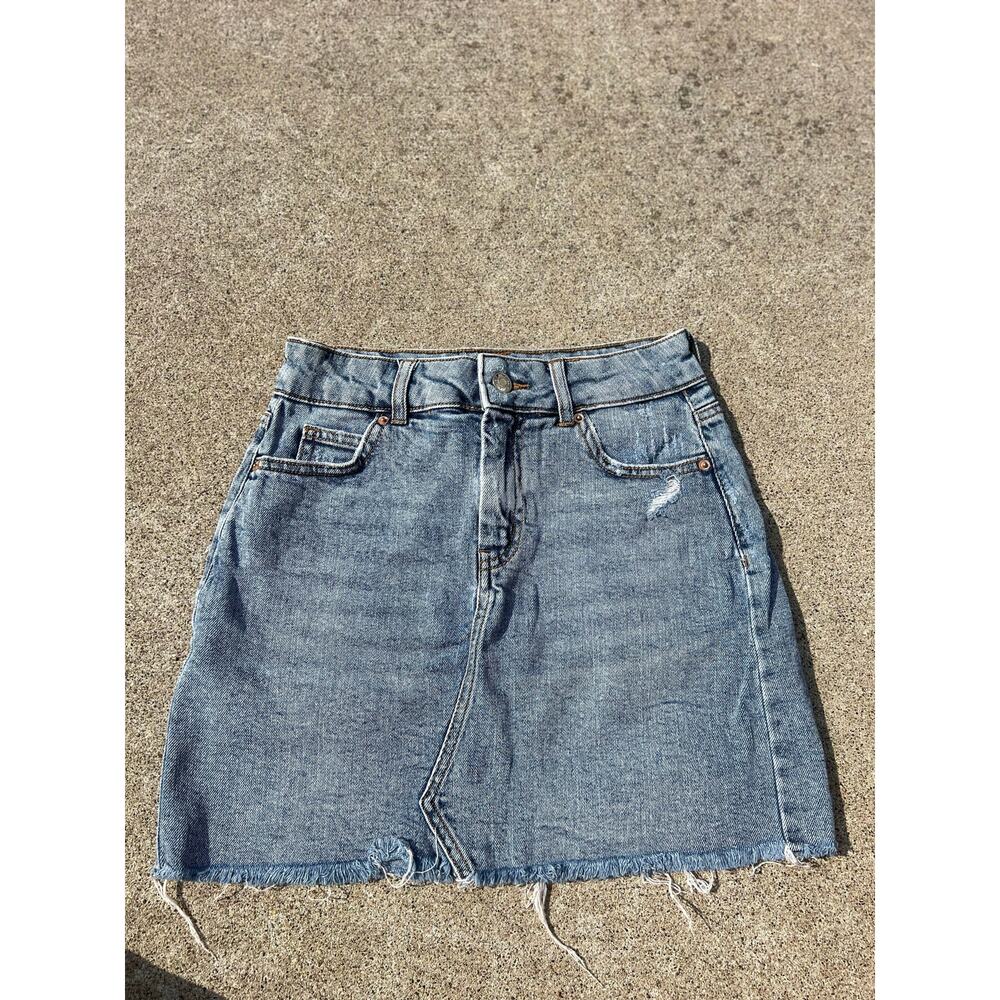 Wild Fable Denim Mini Skirt Raw Hem Distressed Medium Wash Sz 0 Grunge Y2K Indie